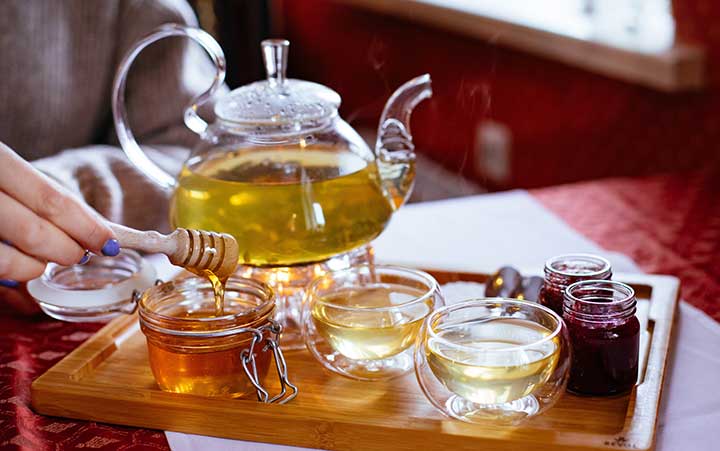 thức uống trà mật ong trị ho