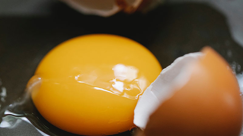 lòng trắng và lòng đỏ trứng có bao nhiêu calo