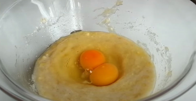 Đánh trứng vào âu