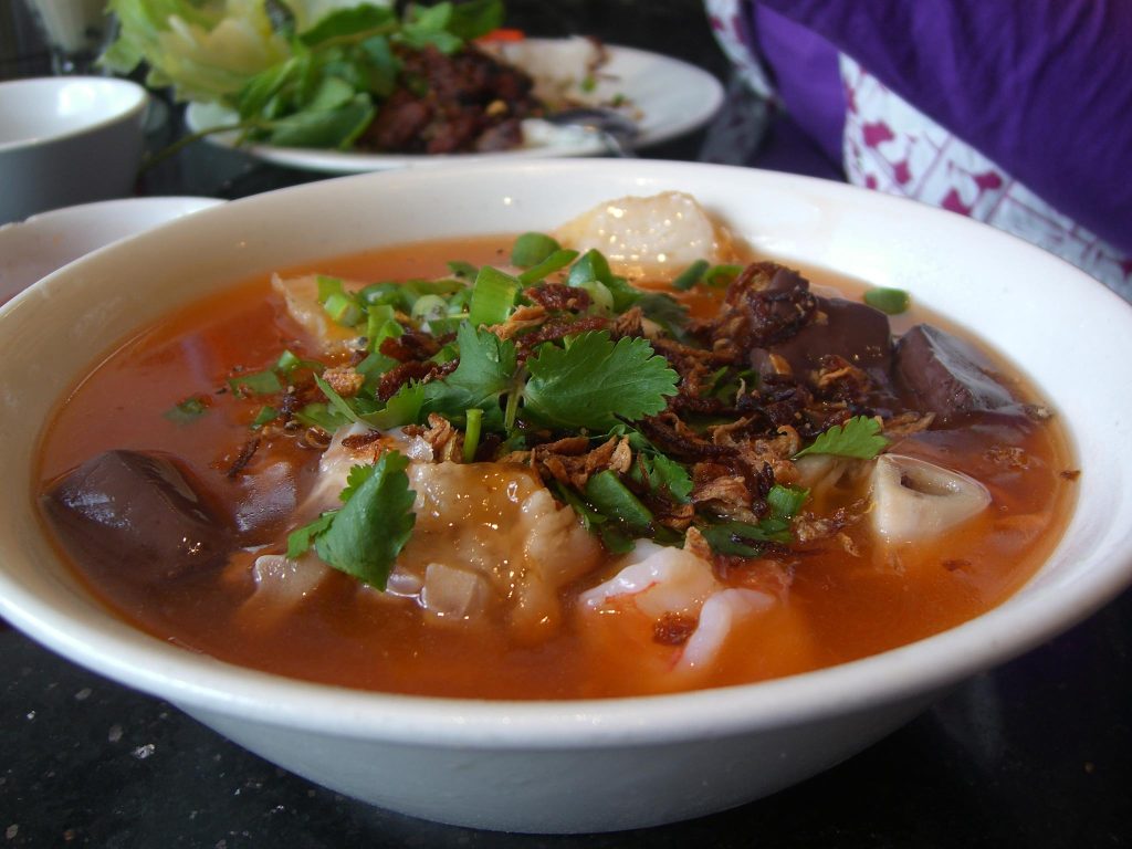 Bánh canh nước dùng đậm vị